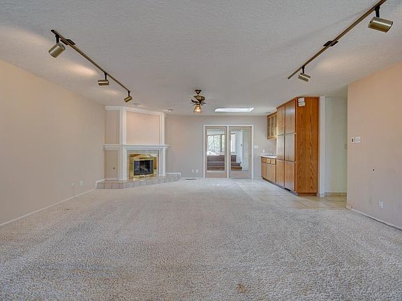4th image of 9301 Camino Del Sol NE