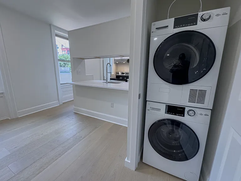 1703 Green St #5 — Photo 10