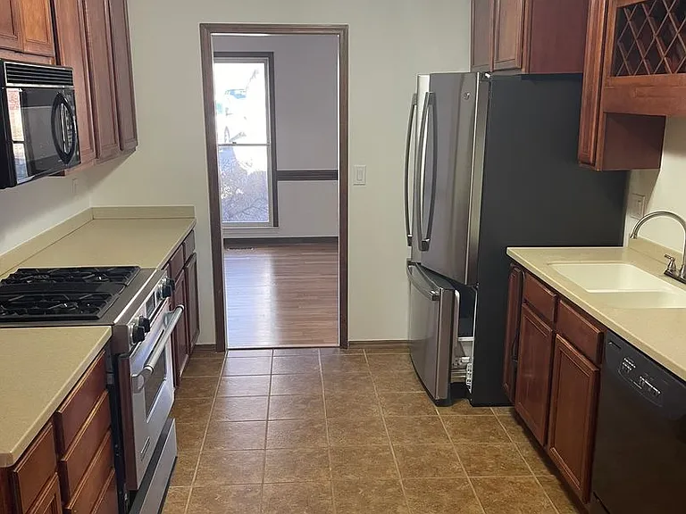 609 Georgetown Cir — Photo 39