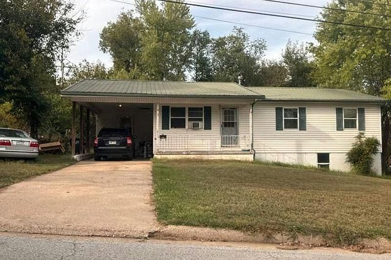 1st image of 815 E Prospect Ave