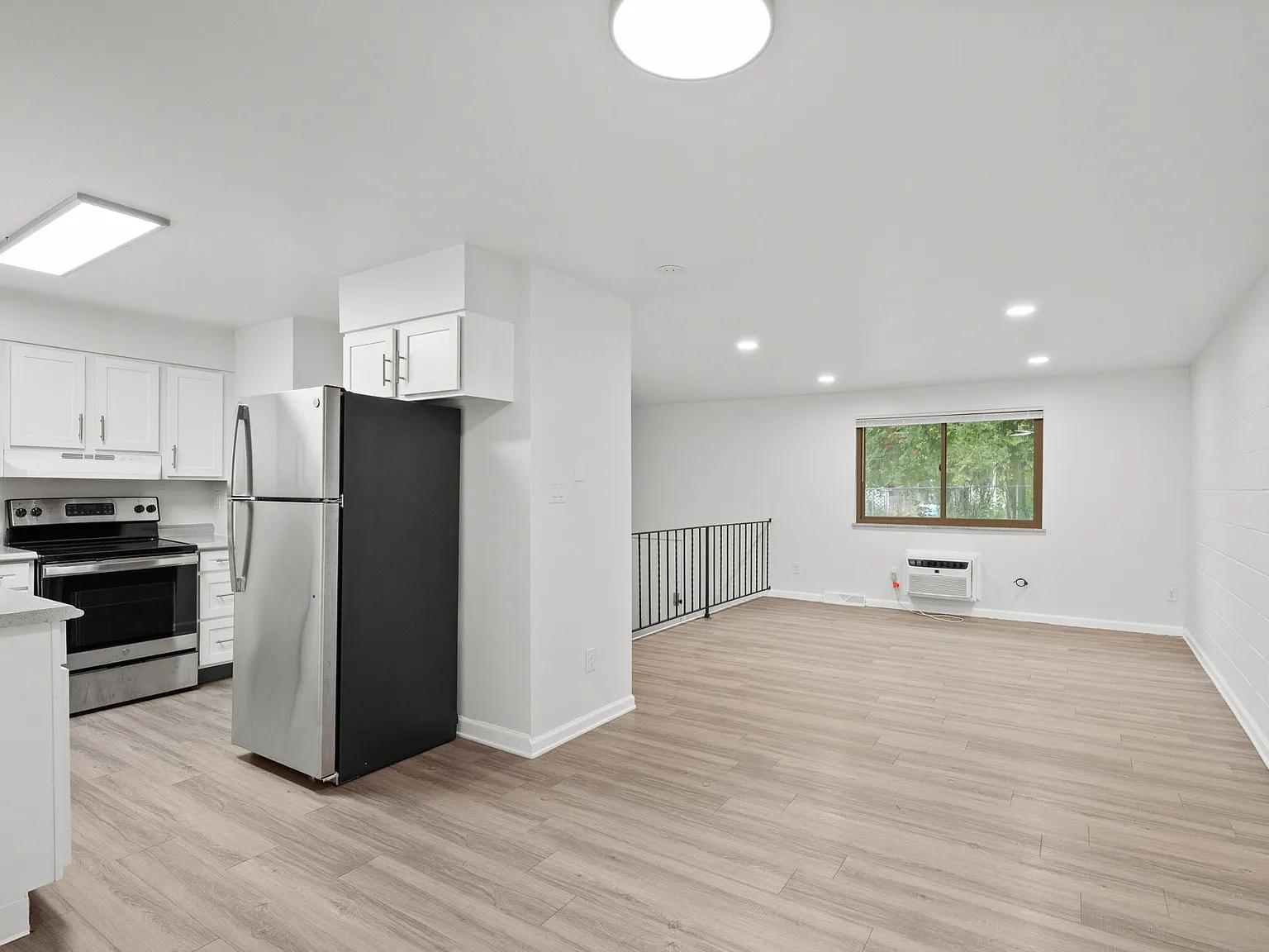 2 bed, 1.5 bath, 1000 sqft, $1,695 — Photo 2