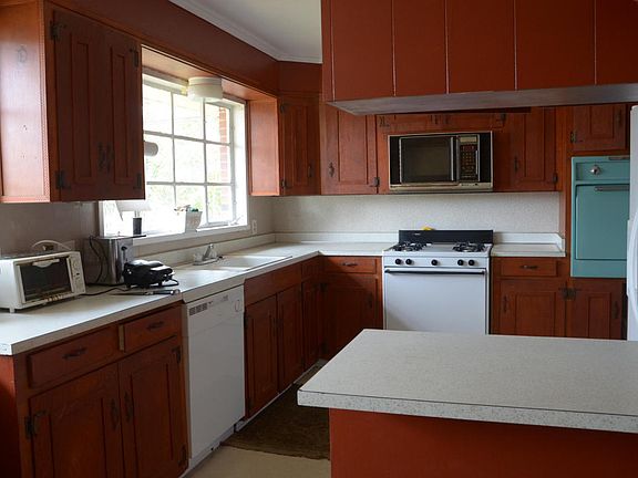 2nd image of 202 N 12th Ave