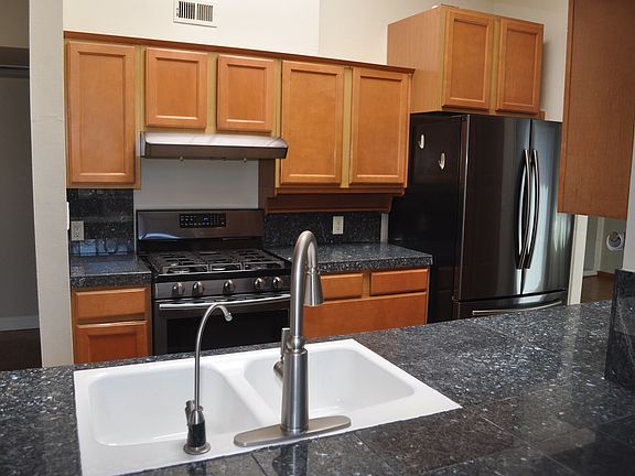 4th image of 5852 Stresemann St