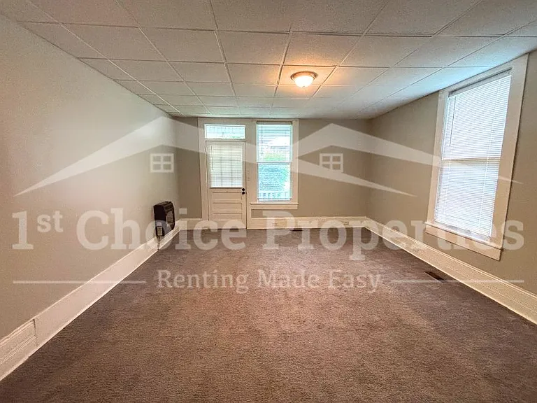 302 Coffee St E #A-1 — Photo 4