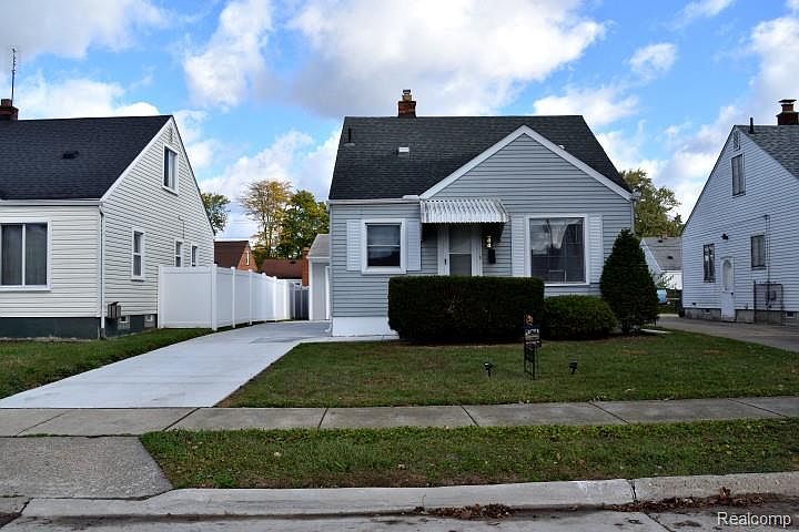 1st image of 444 Detroit Ave