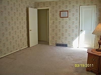 4th image of 2333 King Ave