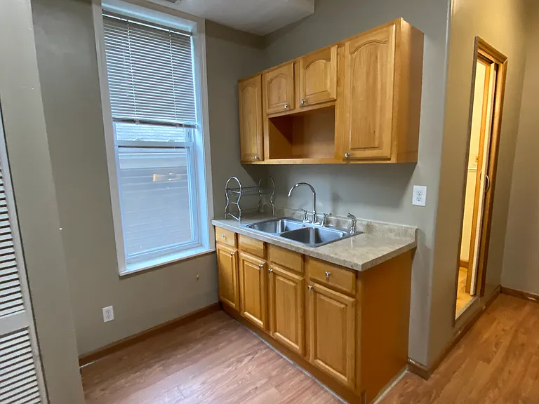 1807 S May St #2B — Photo 8