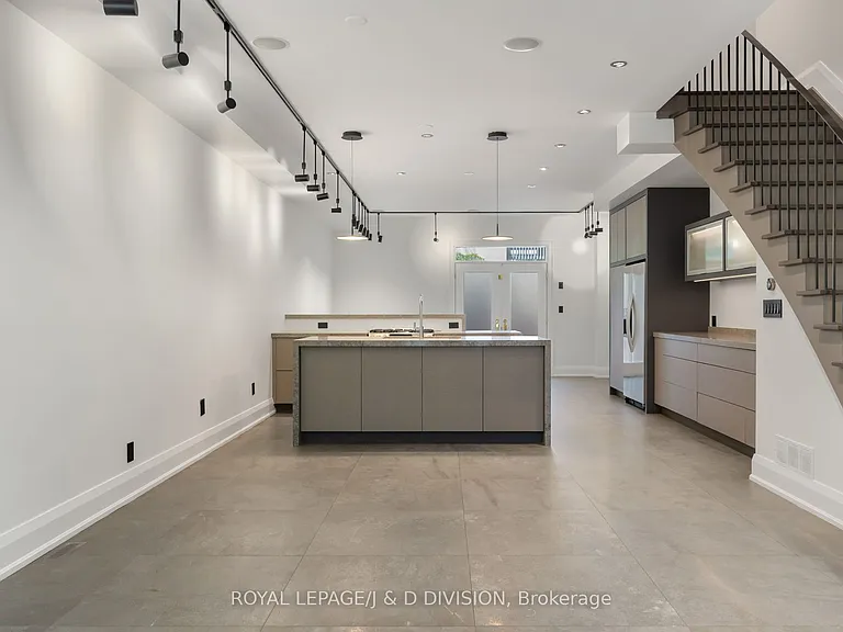 6 Huntley St — Photo 6