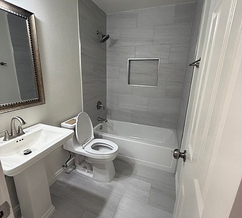3rd image of 2334 Lindsey Ct APT A