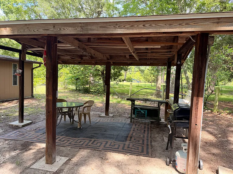Picnic shelter