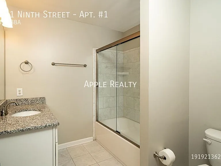 1011 9th St #1 — Photo 11
