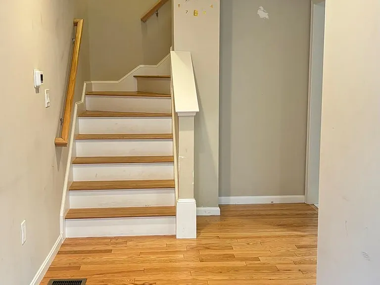 30 Forest Ave — Photo 13