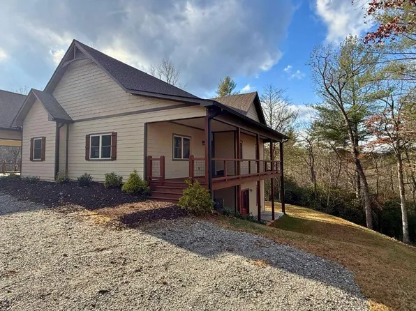 73 Cricket Ln, Warne, NC 28909