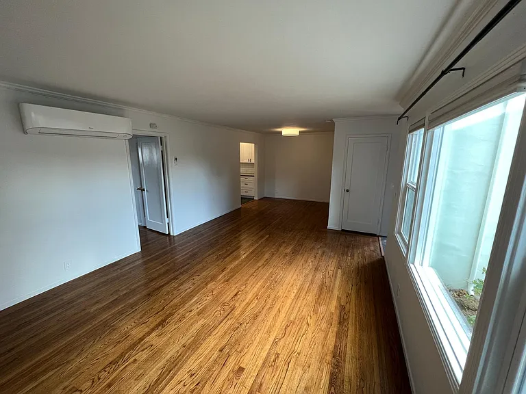 900 University Dr #2 — Photo 7