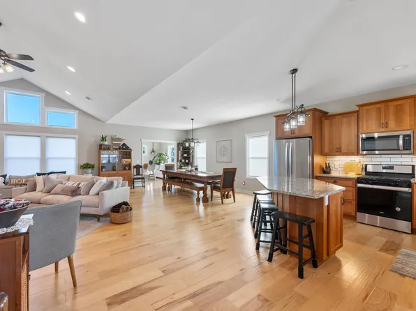 38209 Everett Ave, North Branch, MN 55056