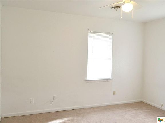 5th image of 104 W Robin Ln