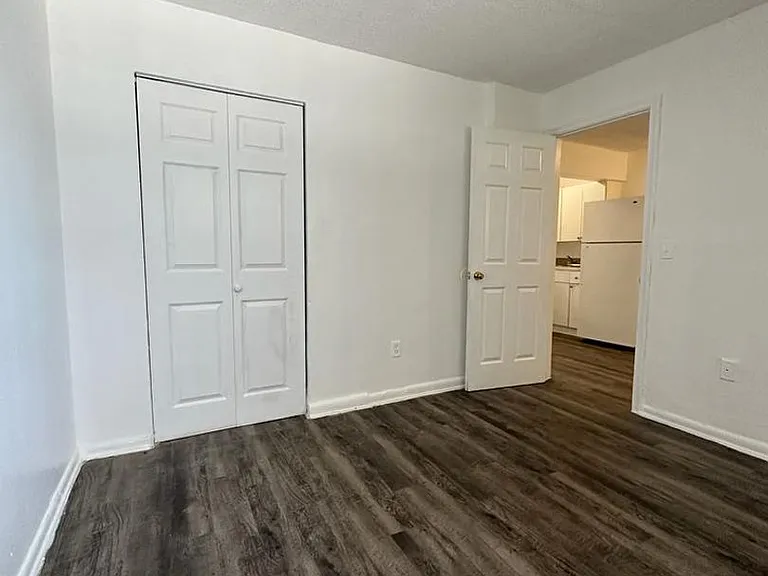 St George Apartments — Photo 96
