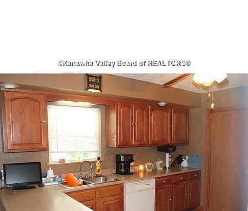 5th image of 3032 Olive Ave