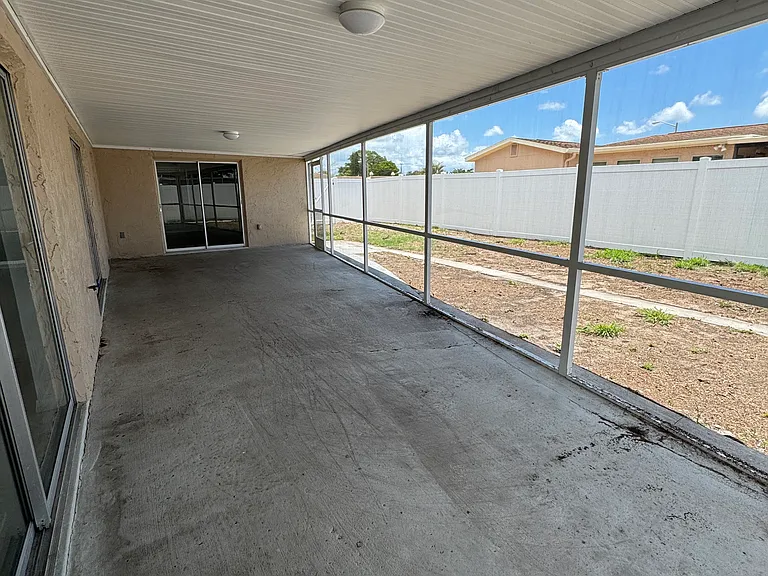 7140 Fox Hollow Dr — Photo 12