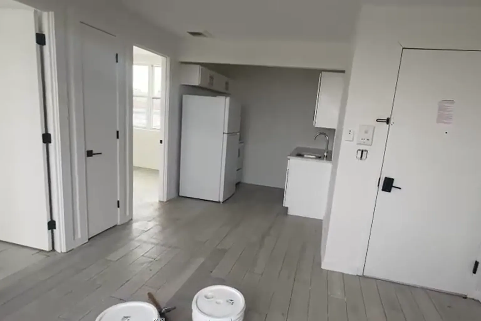 3 bed, 900 sqft, $3,532 — Photo 4