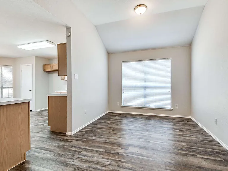 3111 Ponds Edge Trl — Photo 6