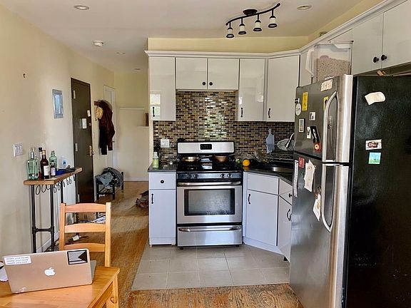 4th image of 209 Macdonough St #3