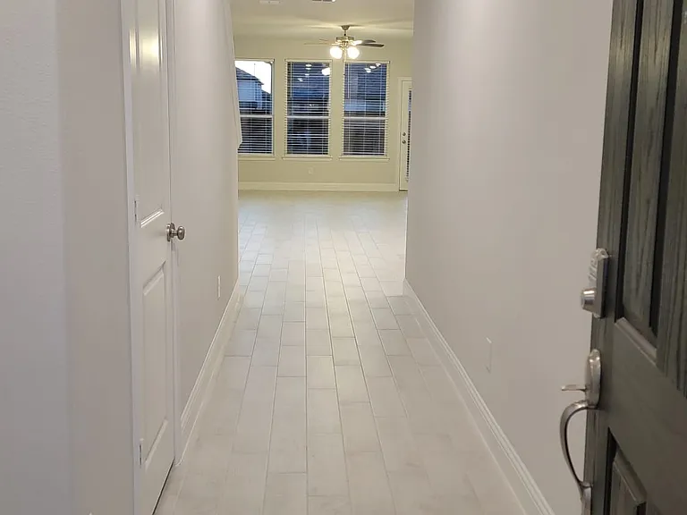 913 Amenduni Ln — Photo 3