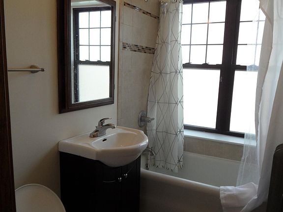 5th image of 6150 N Winthrop Ave #343