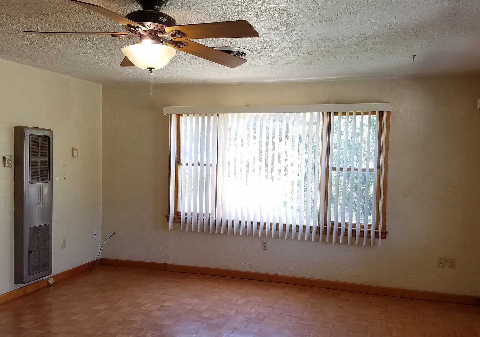 Classic Home With Basement And Hardwood Floors — Photo 4