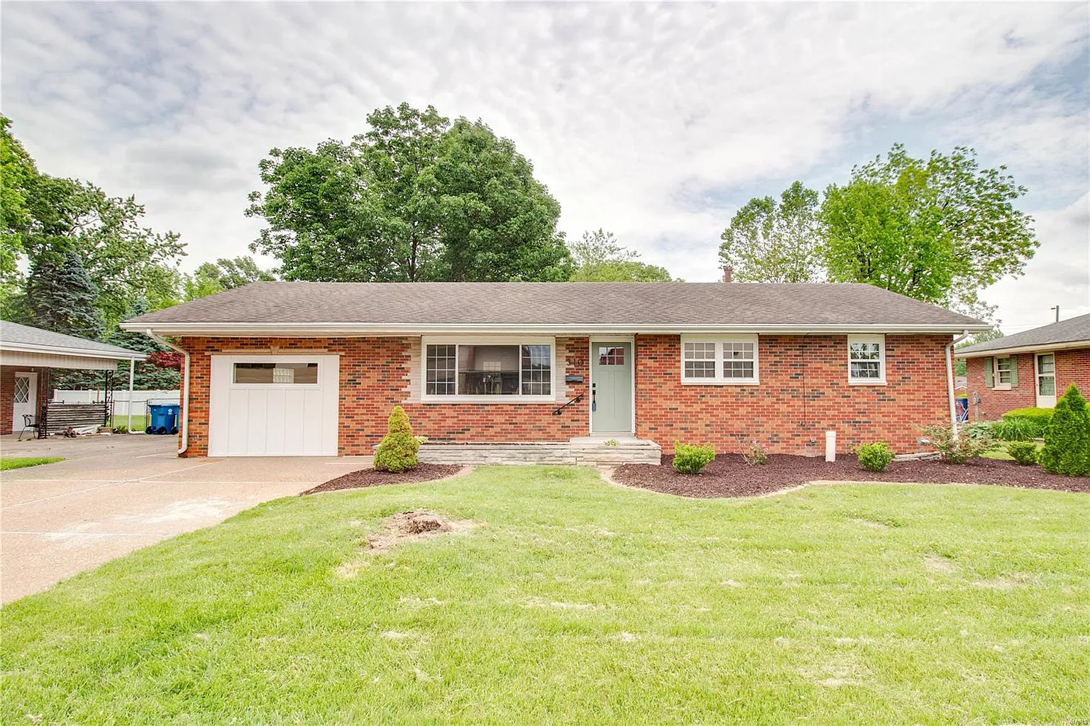 310 Albers Pl photo 1