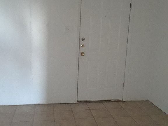 4th image of 1201 College St APT 207