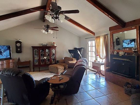 3rd image of 319 Meadow Ln