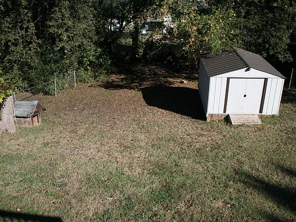 4th image of 315 Haywood Ave