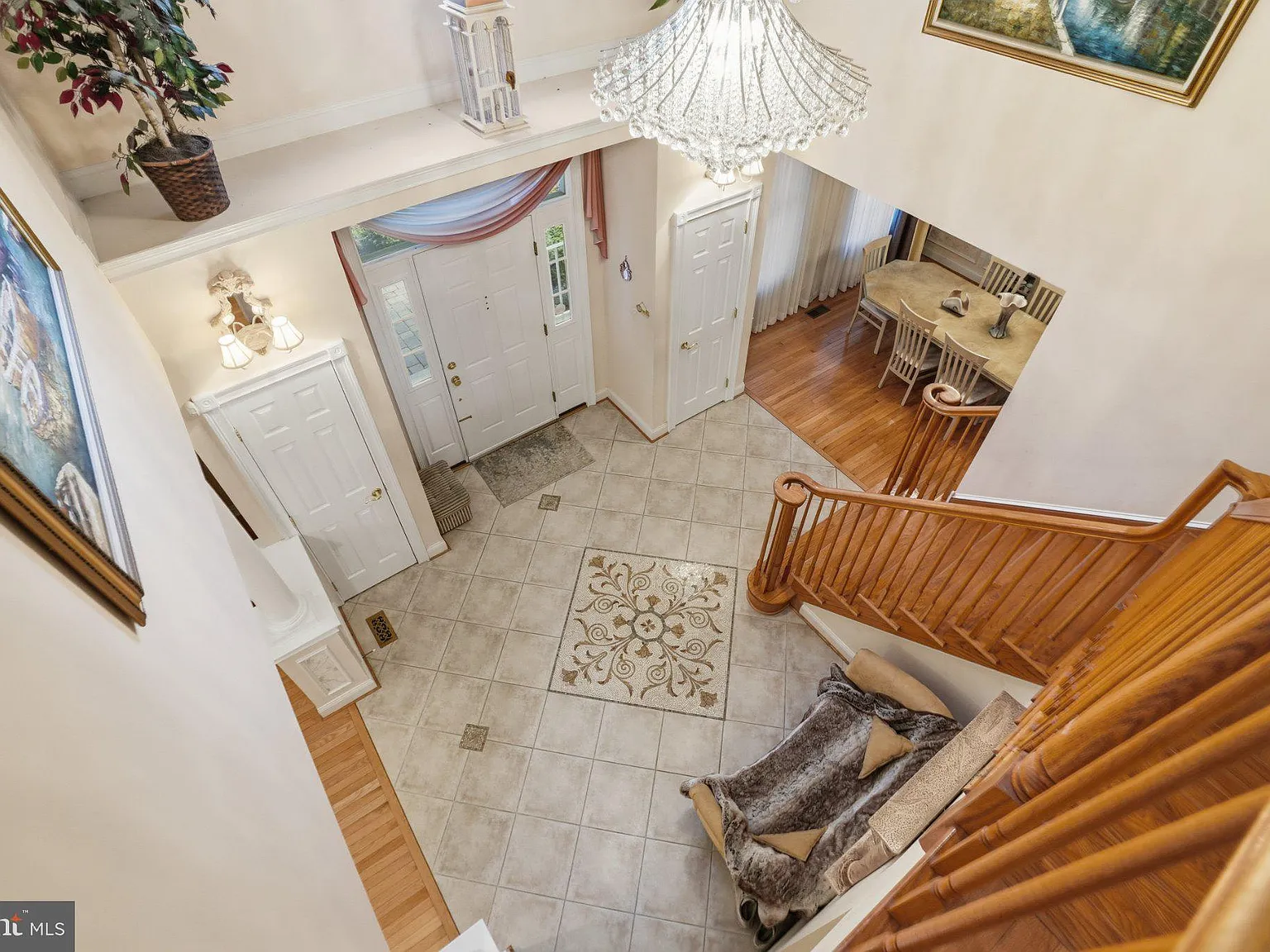 6 bed, 5.0 bath, 5533 sqft, $5,900 — Photo 3