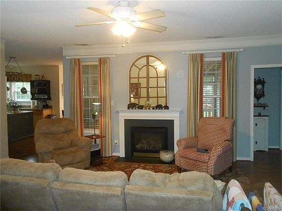 3rd image of 6784 Sassafras Dr