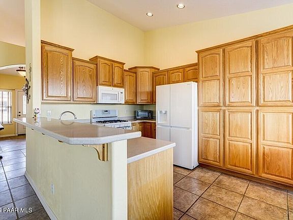 5th image of 7659 N Outlook Ln