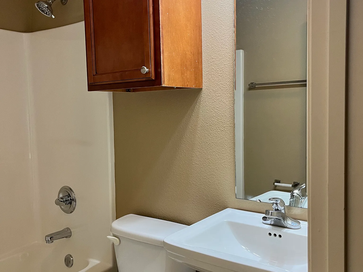 2 bed, 1.5 bath, 850 sqft, $825 — Photo 3