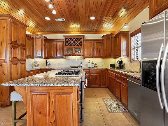 3rd image of 223 Oakbend Dr
