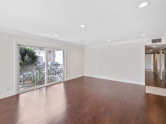 4th image of 2300 Fox Hills Dr APT 101