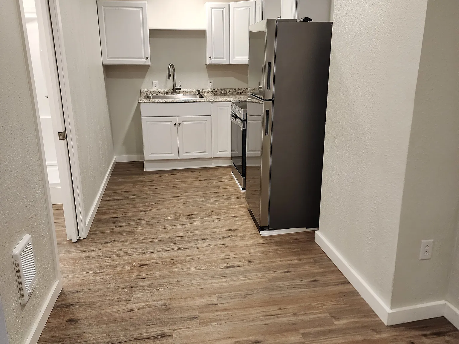 1 bed, $1,000 — Photo 4
