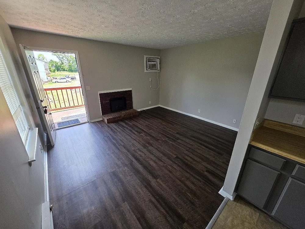 2 bed, 1.0 bath, 756 sqft, $995 — Photo 4