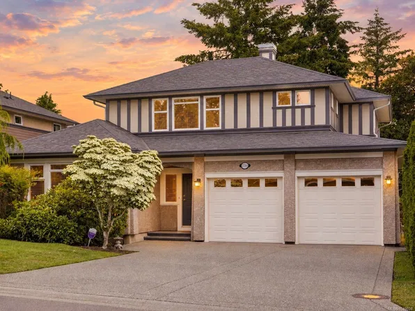 2286 Hazelton Pl, Saanich, BC V8N 5C3