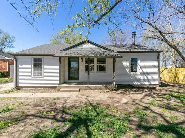 1305 N Richmond Cir, Wichita, KS 67203