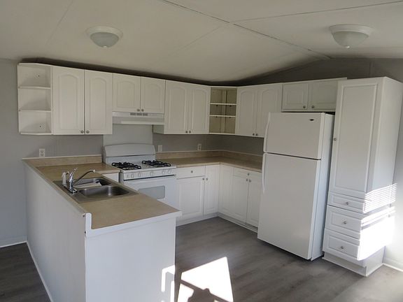 3rd image of 1137 White Oak E