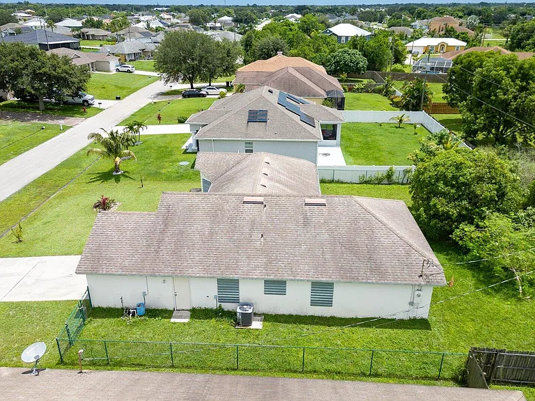 1058 SW Locke Ave — Photo 40