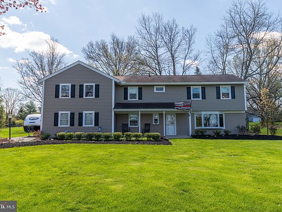 3rd image of 52 Wrenwood Way