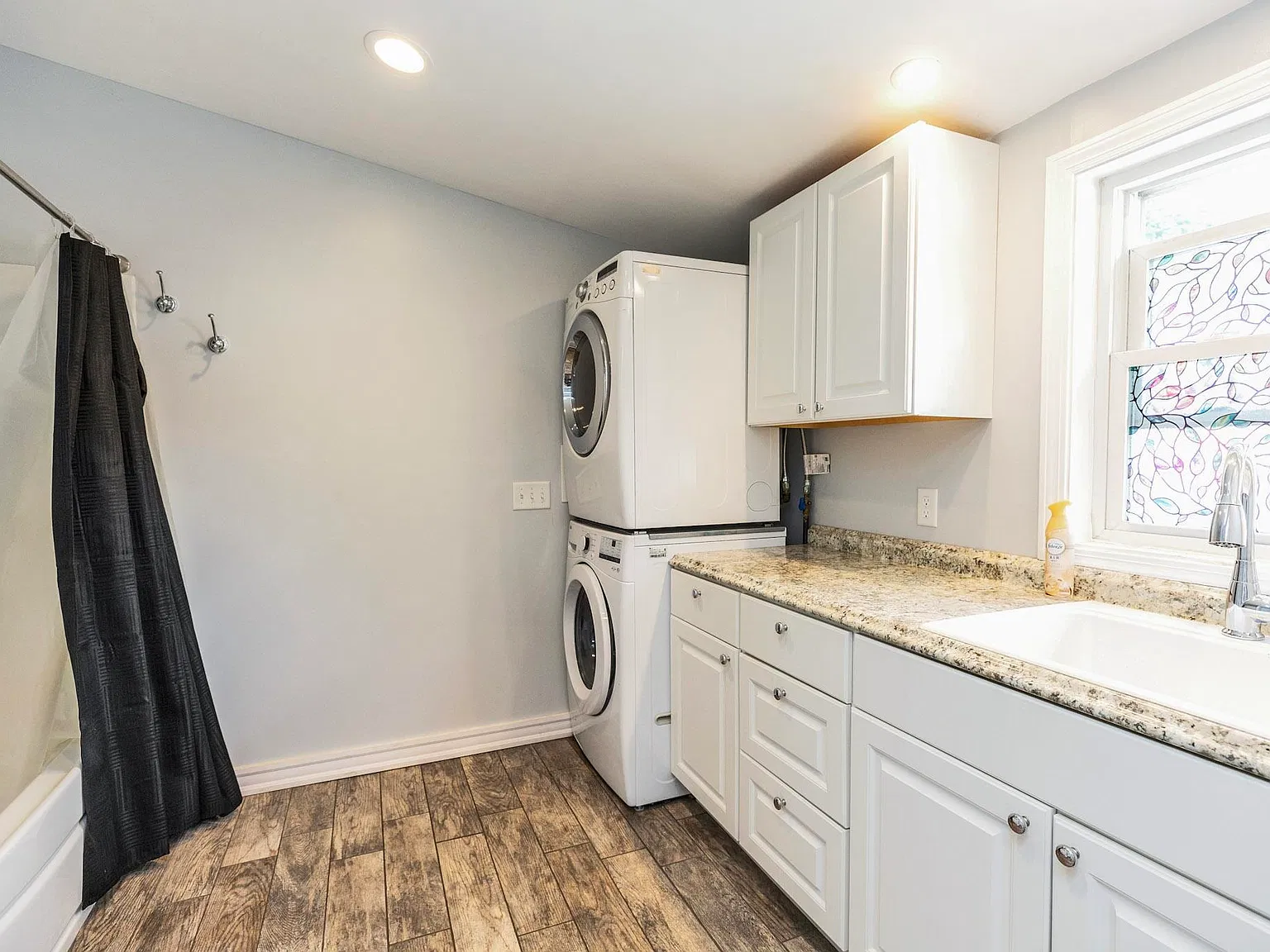 6 bed, 3.0 bath, 3392 sqft, $4,250 — Photo 4