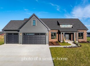 7105 Black Oak Dr, Bettendorf, IA