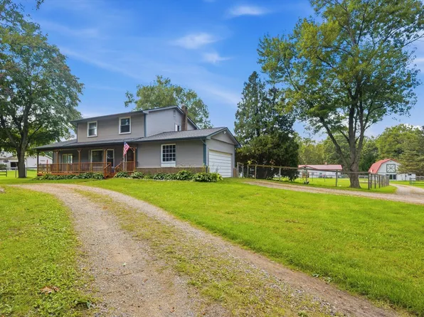 9623 Earhart Rd, South Lyon, MI 48178