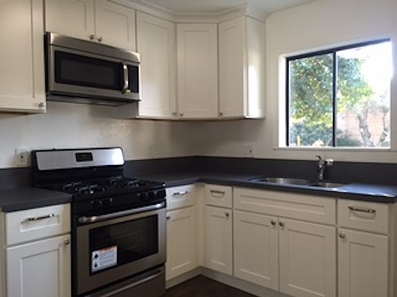 4th image of 807 W 9th St